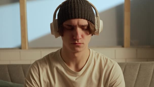 Musik Och Mänskliga Känslor Kreativ Reklam Koncept Porträtt Vuxen Person — Stockvideo