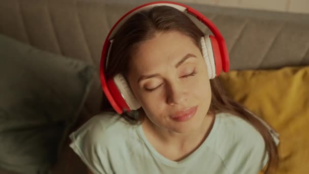 Musik Und Menschliche Emotionen Kreatives Werbekonzept Top Aufnahme Eines Erwachsenen — Stockvideo