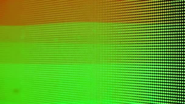 数字技术概念 数字式像素Led显示屏 带有彩色霓虹灯镜头 在环路上变换蓝色红色绿色 屏幕面板背景的特写 — 图库视频影像