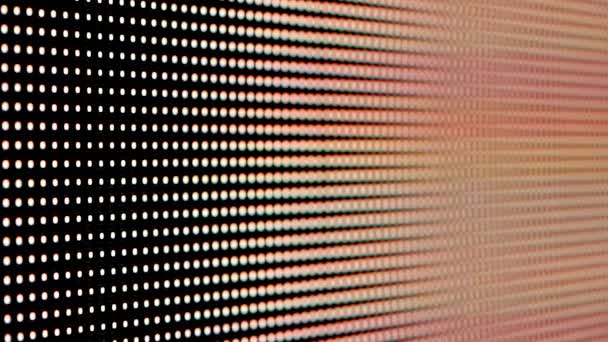 この画像は明るいLedライトパネルのクローズアップビューを示し 照らされたピクセルのグリッド モダンで技術的な質を作成します — ストック動画