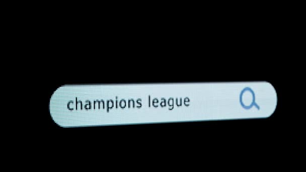Internet Technology Online Information 发射监视器屏幕 带有动画搜索栏的Pixel屏幕 键入的Champions League 带有放大镜的浏览器栏和文字标题 — 图库视频影像