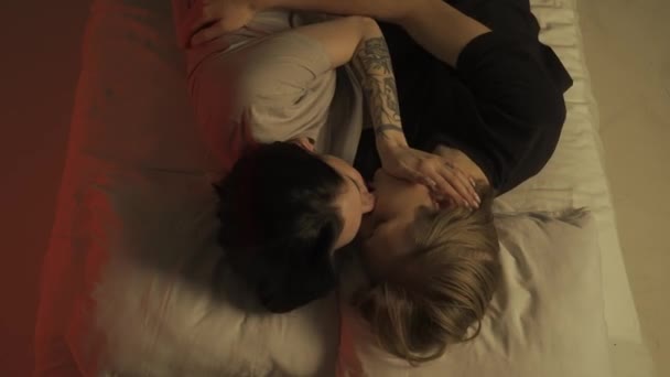 Liebe Intime Beziehungen Draufsicht Junges Liebespaar Romantische Zeit Schlafzimmer Mann — Stockvideo