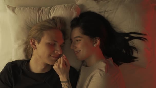 Liebe Intime Beziehungen Konzept Liebendes Paar Romantische Zeit Schlafzimmer Mann — Stockvideo