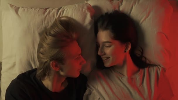 Λατρεύω Τις Στενές Σχέσεις Top View Νεαρό Ζευγάρι Αγάπη Ρομαντικό — Αρχείο Βίντεο