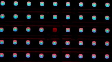 Dijital LED panelin makro görüntüsü. Resim, bir ızgarada sıralanmış RGB piksellerini vurgular. Ekranda yanıp sönen ve epileptik arızalar.