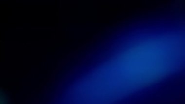 Dijital LED panelin detaylı bir yakın çekimi. Görüntü, elektronik ekranların arkasındaki karmaşık teknolojiyi gösteren, bir ızgarada sıralanmış bireysel RGB piksellerini vurgular.