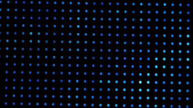 Bir makro çekim, dijital bir LED ekranın canlı RGB noktalarını yakalar. Resim, toplu olarak yüksek çözünürlüklü görsel görüntüler yaratan bireysel pikselleri gösterir.