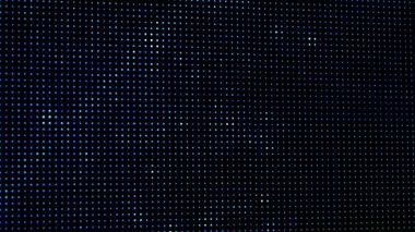 Bir makro çekim, dijital bir LED ekranın canlı RGB noktalarını yakalar. Resim, toplu olarak yüksek çözünürlüklü görsel görüntüler yaratan bireysel pikselleri gösterir.