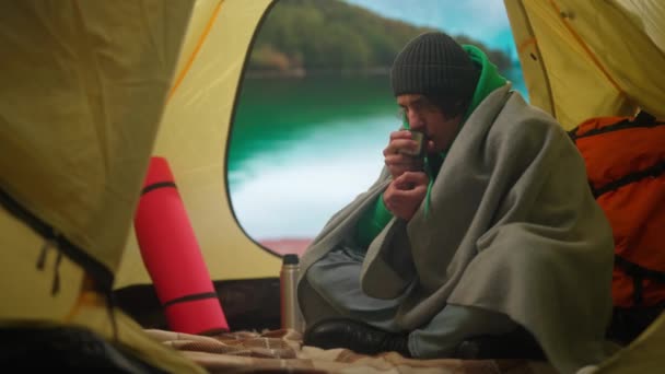 Camping Och Äventyrskoncept Person Campingplats Resa Och Vandring Utforska Naturen — Stockvideo