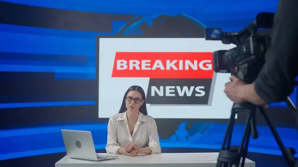 Live News Broadcasting Concept Female Presenter Studio Woman News Host — Stock Photo, Image