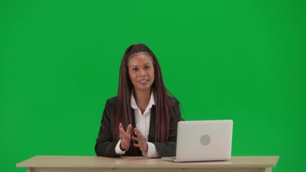 Τηλεοπτικό Δελτίο Ειδήσεων Και Ζωντανή Μετάδοση Έννοια Διαφήμιση Γυναίκα Δημοσιογράφος — Αρχείο Βίντεο