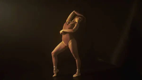 Dansın Özü Işığın Gölgenin Narin Etkileşiminde Bir Dansçı Özgüvenle Hareket — Stok fotoğraf