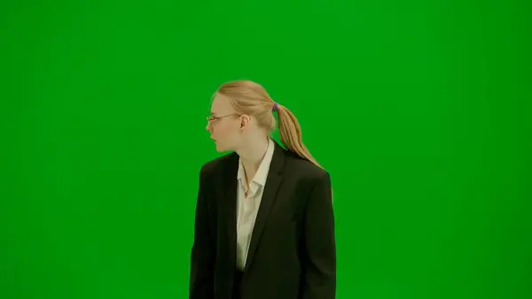 Moderne Forretningskvinne Kreativ Reklame Konsept Kvinner Business Dress Grønn Skjerm – stockfoto
