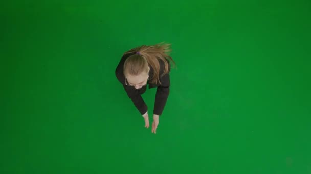 Nowoczesna Koncepcja Kreatywnej Reklamy Biznesowej Kobieta Garniturze Zielonym Ekranie Chromakey — Wideo stockowe