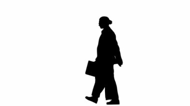 Modern iş kadını yaratıcı reklam konsepti. Resmi kıyafet giymiş iş kadını yürüyüş ve dans ediyor. Yan görüş. Beyaz izole bir arkaplanda siyah siluet.