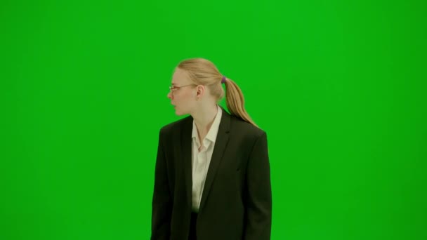 Kvinna Svart Kostym Dansar Glatt Grön Skärm Med Chromakey Modern — Stockvideo