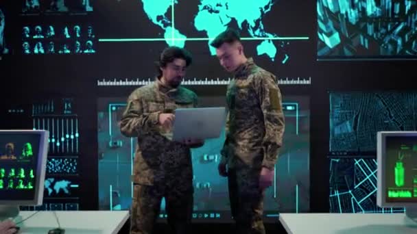 Technologie Communications Dans Armée Groupe Sécurité Centre Contrôle Officiers Surveillance — Video