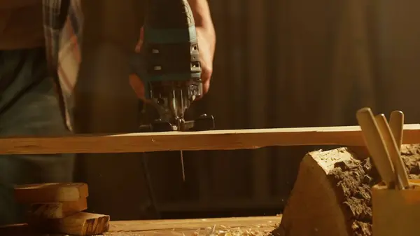 Snekker Håndverk Reklame Konsept Mannlig Trearbeider Som Jobber Garasjen Mann – stockfoto