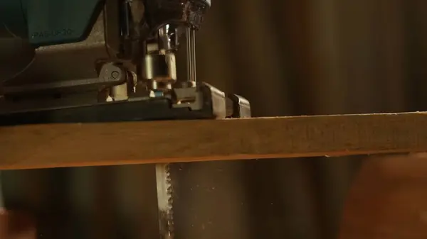 Carpentry Käsityö Mainos Käsite Autotallissa Työskentelevä Mies Mies Ammatillinen Puuseppä — kuvapankkivalokuva