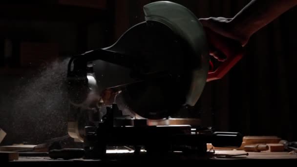 Koncept Tesařské Řemeslné Reklamy Dřevorubec Pracující Garáži Muž Profesionální Tesař — Stock video
