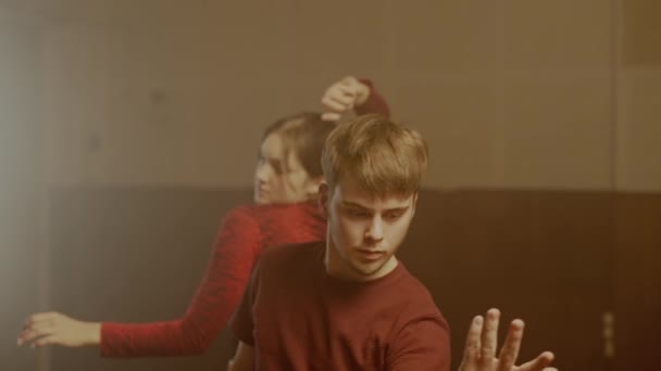 Experimentell Koreografi Dansstil Koncept Professionella Dansare Som Utför Dansshow Ung — Stockvideo