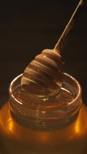 Lebensmittelwerbung Gesunder Bio Honig Glas Transparentes Glas Mit Goldenem Honig — Stockvideo