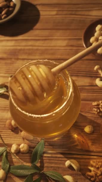 Έννοια Διαφήμισης Τροφίμων Υγιές Βιολογικό Μέλι Βάζο Διάφανο Γυάλινο Βάζο Βίντεο Αρχείου
