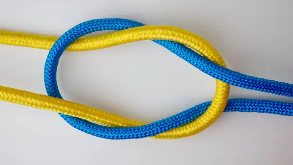 Marine Safety Sport Knots Tying Process Yellow Blue Colored Ropes — Stock Photo, Image