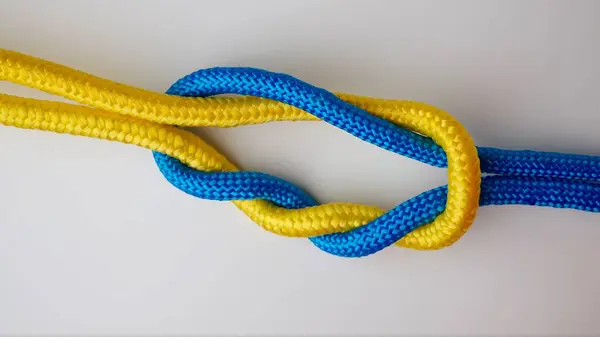Marine Safety Sport Knots Tying Process Yellow Blue Colored Ropes — Stock Photo, Image