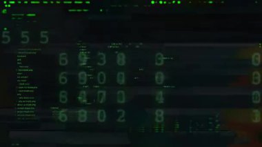 Siyah bir ekranda yeşil kod satırlarının yer aldığı soyut dijital arkaplan. Programlama, siber güvenlik veya teknolojiyle ilgili kavramları resmetmek için mükemmel.