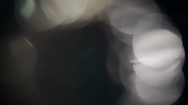 Siyah arkaplanda gerçek optik bokeh.