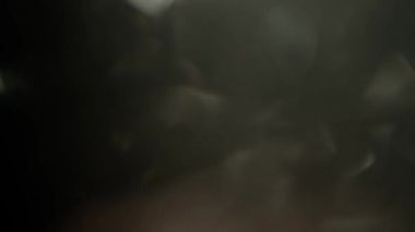 Siyah arkaplanda gerçek optik bokeh.