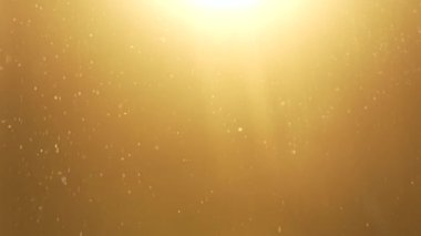 Minik kıvılcımlar havada rastgele uçuşuyor, nesneler için boş uzay şablonu. Pek çok parıldayan parıltı, yukarıdan gelen ışıkla boş arkaplanda parlak, sıcak sarı bir ışıkta süzülüyor..