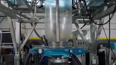 Geri dönüşüm üretimi, sanayi ambalajı. Biyolojik ambalaj fabrikası üretim makinesi, aero ekstrüzyon plastik bant, otomatik polietilen çanta üretimi..