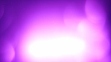 Mor ve pembe renklerin harmanlanmış canlı bir görüntüsü ruhani ve ışıltılı bir etki yaratıyor..