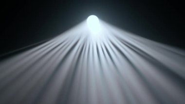 Sisli karanlık stüdyoda sahne ışıklarının içindeki kişi. Parlak soğuk spot ışıkları, karanlıkta parlayan profesyonel ışıklandırma ekipmanları, dumanla ve ışıkla oynayan el silueti..