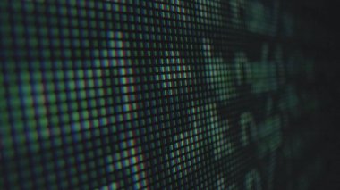 Dijital LED ekranı kapat, yeşil ve mavi tonlarda pikselli bir dizi göster, teknolojiyi ve dijital arayüzü vurgula. Makro