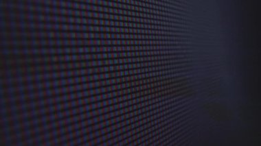 Farklı açılardan canlı renkli diyotlar gösteren bir LED ekranda RGB piksellerinin karmaşık bir yakın çekimi. Makro