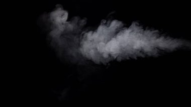 Arka planda dumanlı dumanlar. Sinema sahneleri, VFX geçişleri, müzik videoları, korku veya bilim kurgu filmleri, soyut reklamlar veya dijital sanat ve hareket grafiklerinde üst üste bindirme