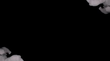 Arka planda dumanlı dumanlar. Sinema sahneleri, VFX geçişleri, müzik videoları, korku veya bilim kurgu filmleri, soyut reklamlar veya dijital sanat ve hareket grafiklerinde üst üste bindirme