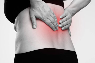 Sırt ağrısına çeşitli faktörler neden olabilir ve farklı tedaviler gerekebilir. Acının kaynağını anlamak etkili bir rahatlama ve yönetim için çok önemlidir. Sağlık, tedavi ve ağrı kesici kavramı.