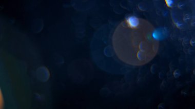 Harmanlama veya kaplama modlarında kullanması kolay gerçek alev merceği. Işık geçişi, prizma etkisi, ışık sızıntısı.