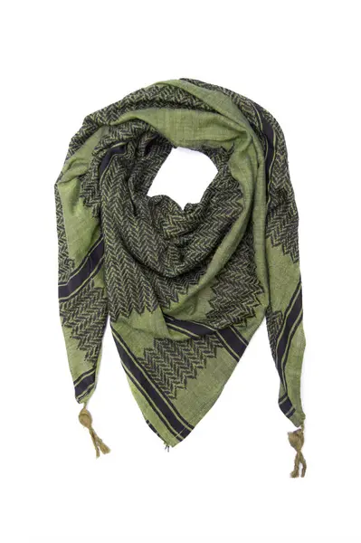 Beyaz arka plan üzerinde izole yeşil Arapça eşarp