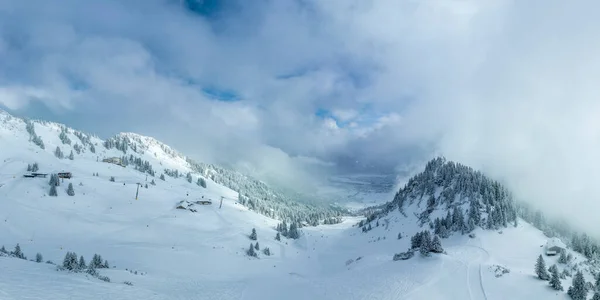 View Freshly Snow Covered Ski Area Austria Huts Mountain Station — Stok fotoğraf