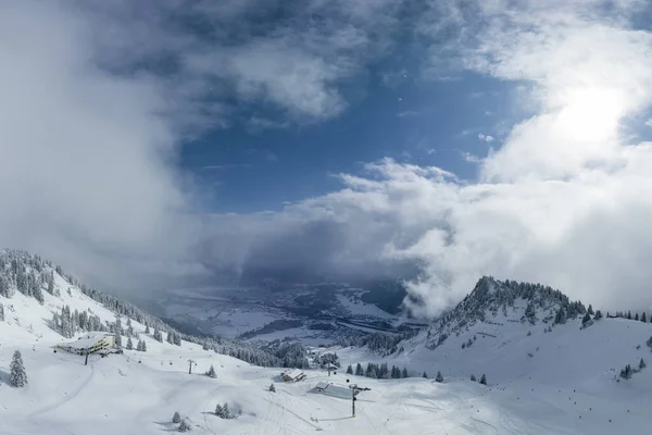 Tyrol Daki Hahnenkamm Kayak Alanı Derin Kış Kasabası Reutte Manzaralı — Stok fotoğraf