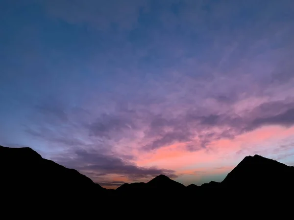 Cielo Mattutino Colorato Lunatico Con Catene Montuose Silhouette Tirolo Austria — Foto Stock