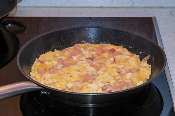 Preparing Egg Omelette Metal Pan — Stock Photo, Image