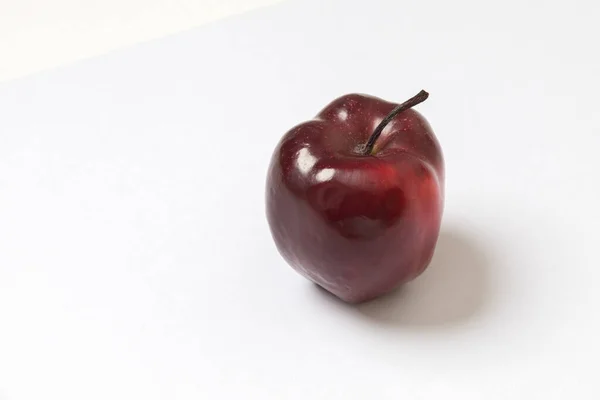 Whole Red Apple White Table White Background — Stock Photo, Image