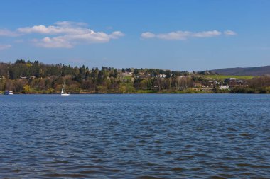 Çek Cumhuriyeti 'nin Avrupa kentindeki Brno şehrindeki barajın sessiz seviyesi ve barajı.