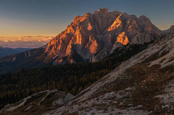 Răsărit Peste Passo Giau Dolomiţii Italieni Cer Albastru Soare Răsărit — Fotografie, imagine de stoc
